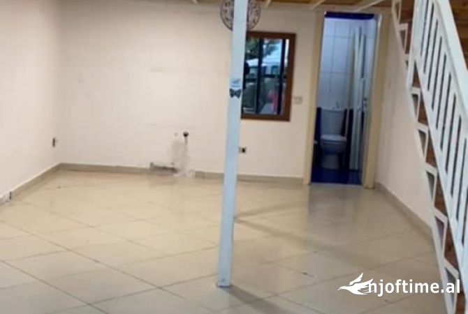 Ambiente Commerciale in Affitto 1+1 a Tirana - 600 Euro