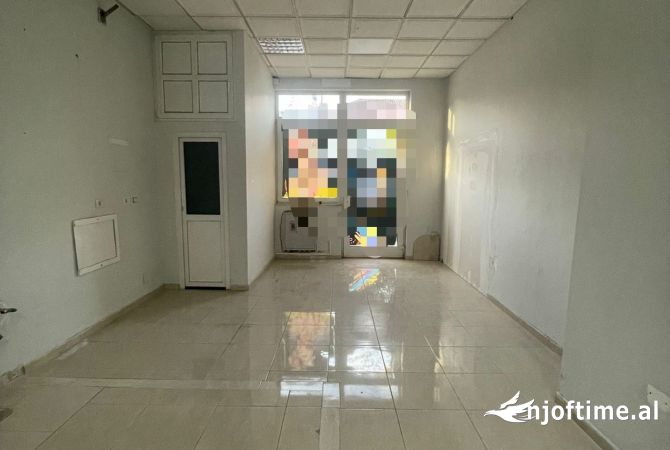 Ambiente Commerciale in Affitto 1+1 a Tirana - 700 Euro
