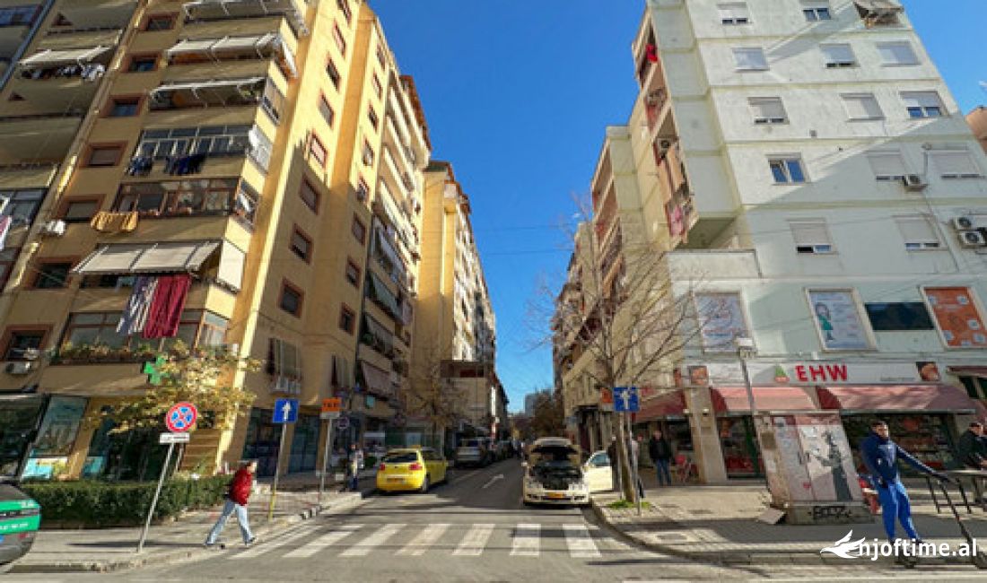 JEPET ME QERA DYQAN 55M2 800 EURO KOMUNA E PARISIT