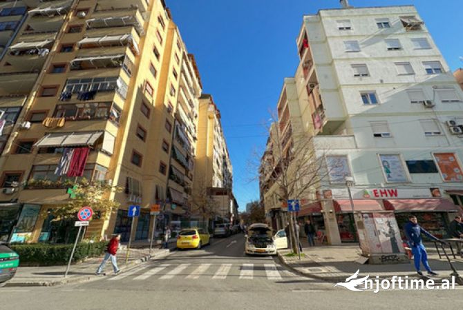 Ambiente Commerciale in Affitto 1+1 a Tirana - 800 Euro