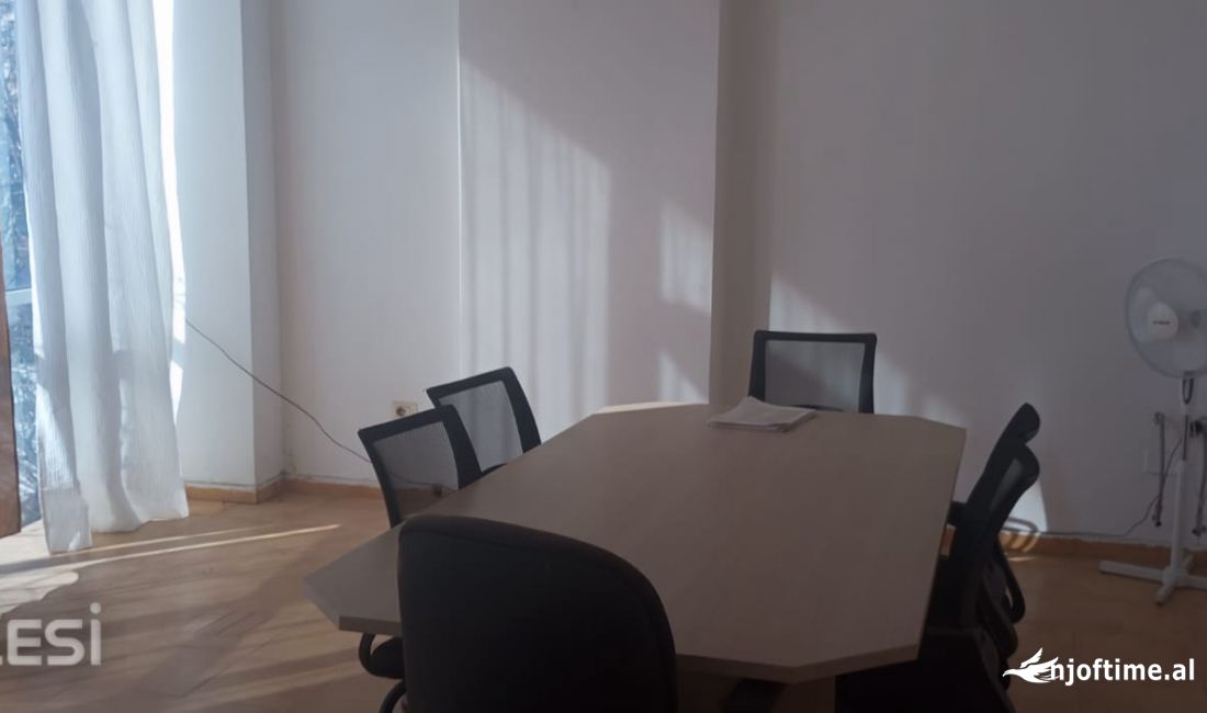 JEPET ME QERA ZYRE 42M2 360 EURO XHAMLLIKU