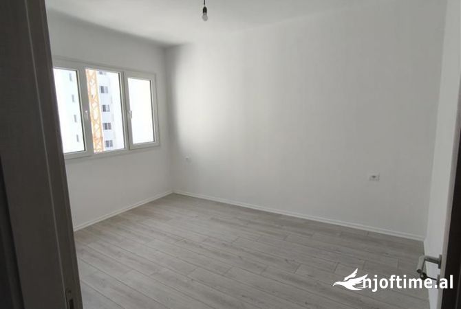 Ambiente Commerciale in Affitto 3+1 a Tirana - 550 Euro