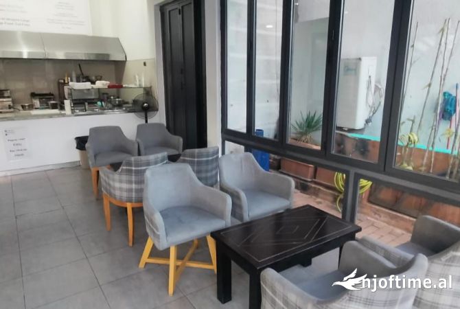 Ambiente Commerciale in Affitto 1+1 a Tirana - 600 Euro