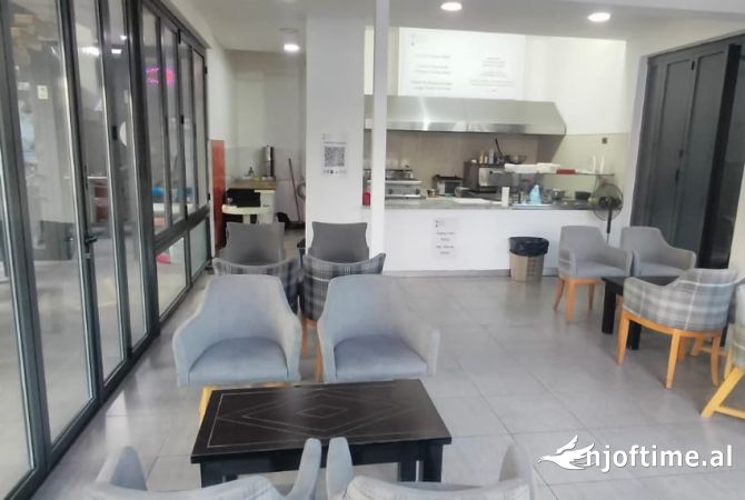 Ambiente Commerciale in Affitto 1+1 a Tirana - 600 Euro