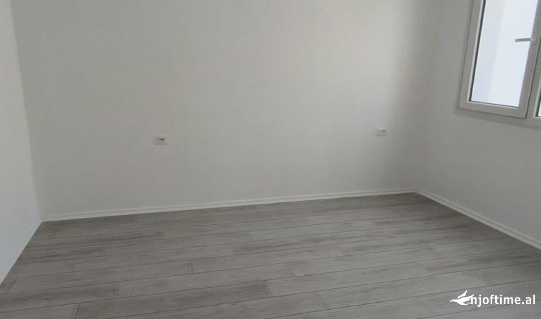 JEPET ME QERA DYQAN 33M2 400 EURO ALI DEMI