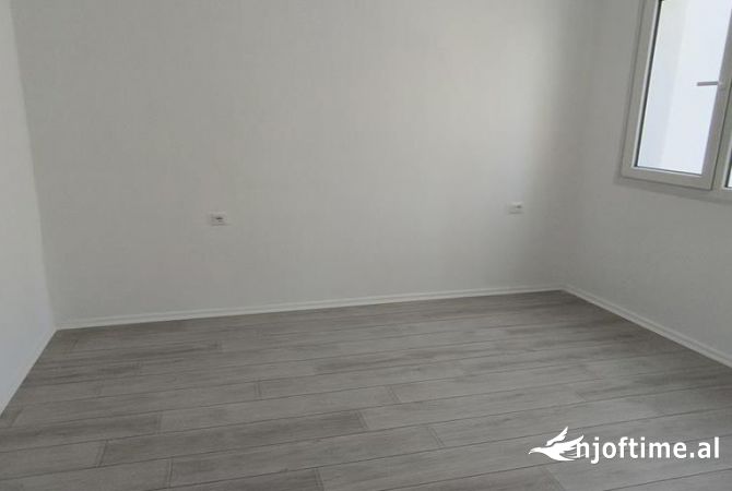 JEPET ME QERA DYQAN 33M2 400 EURO ALI DEMI