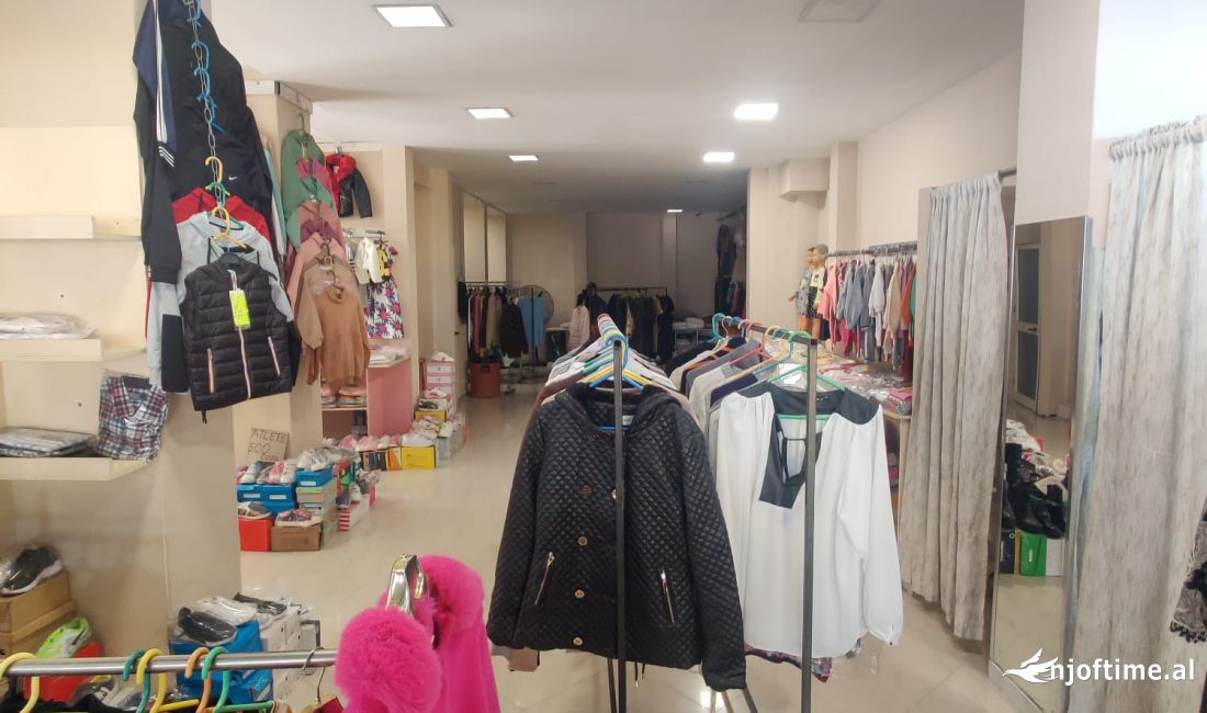 JEPET ME QERA  AMBJENT BIZNESI 380M2  3000 EURO LAPRAKE