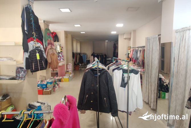 Ambiente Commerciale in Affitto 3+1 a Tirana - 3,000 Euro