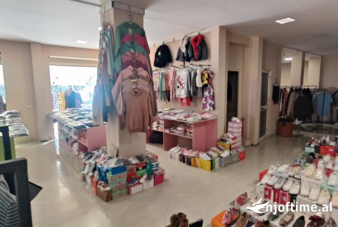 Ambiente Commerciale in Affitto 3+1 a Tirana - 3,000 Euro