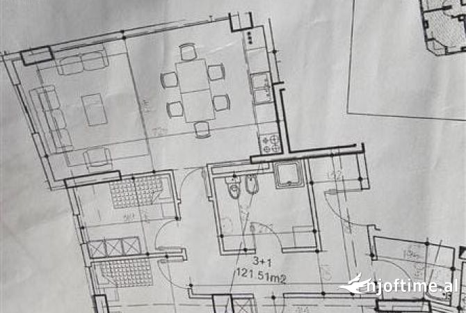 Ambiente Commerciale in Affitto 3+1 a Tirana - 1,500 Euro