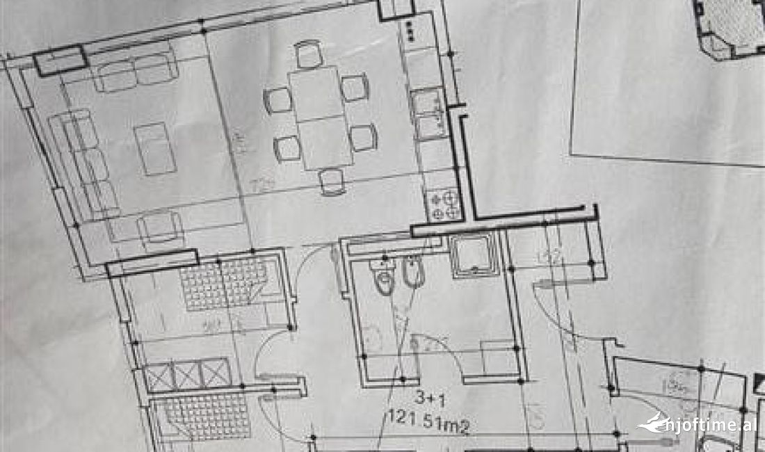 JEPET ME QERA  ZYRE 121M2 1500 EURO RRUGA E ELBASANIT