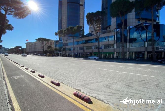 Ambiente Commerciale in Affitto 3+1 a Tirana - 750 Euro