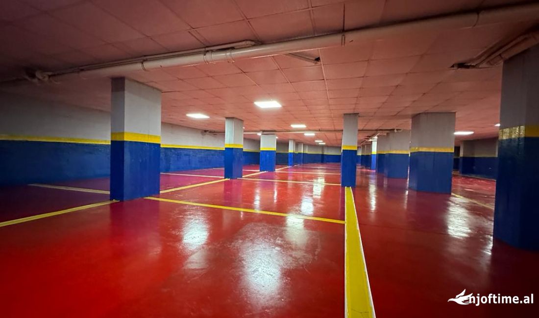 JEPET ME QERA  AMBJENT LAVAZH-PARKIM-SERVIS 600M2 3000 EURO RRUGA ELBASANIT DOWNTOWN