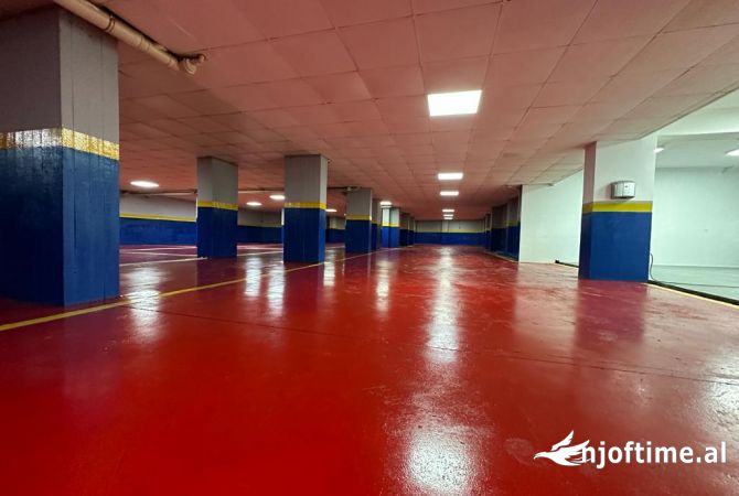 JEPET ME QERA  AMBJENT LAVAZH-PARKIM-SERVIS 600M2 3000 EURO RRUGA ELBASANIT DOWNTOWN