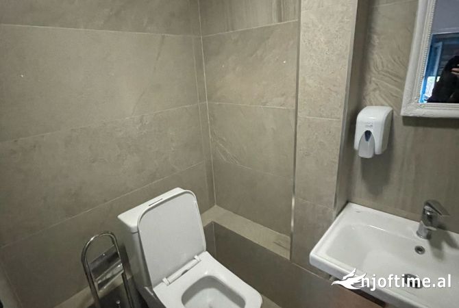 JEPET ME QERA  LOKAL 60M2 110000 VASIL SHANTO