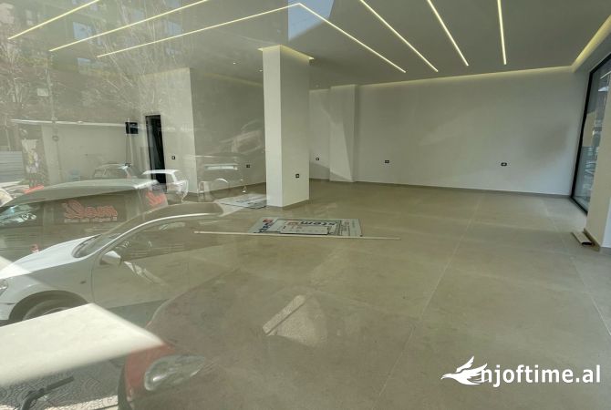 Ambiente Commerciale in Affitto 1+1 a Tirana - 2,500 Euro