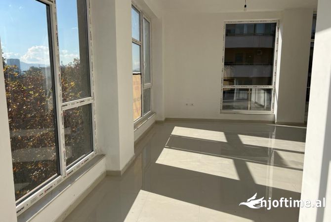 JEPET ME QERA  AMBJENT BIZNESI 170M2 1500 EURO STACIONI I TRENIT