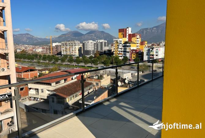 Ambiente Commerciale in Affitto 3+1 a Tirana - 1,500 Euro
