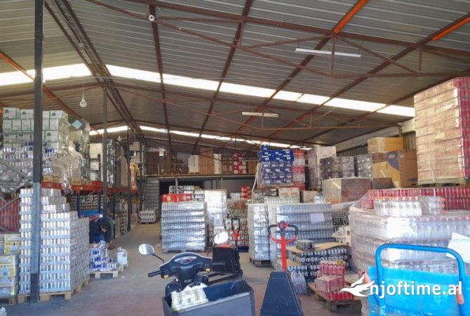 Ambiente Commerciale in Affitto 4+1 a Tirana - 3,500 Euro
