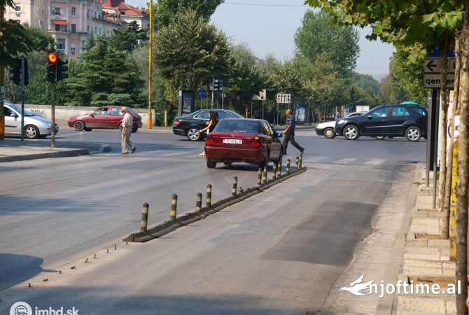 JEPET ME QERA DYQAN 30M2 BUZE RRUGES KRYESORE 500 EURO MINISTRIA E JASHMTE