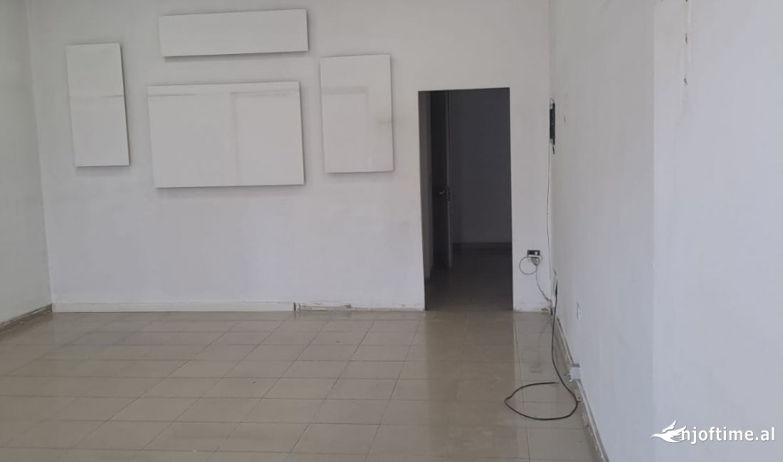 JEPET ME QERA DYQAN 55 M2 1200 EURO ISH EKSPOZITA