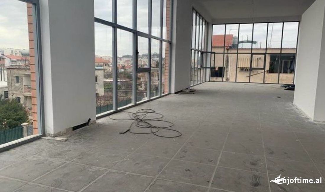 JEPET ME QERA ZYRE 100M2 1000 EURO MISTO MAME