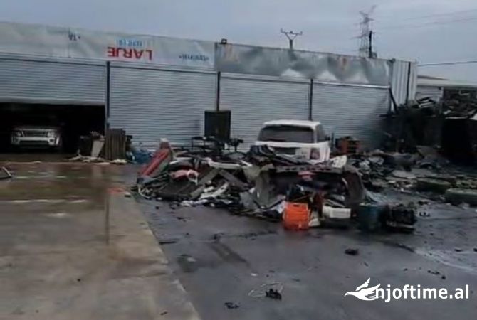 JEPET ME QERA SERVIS 1140M2 1300 EURO  KOMBINAT