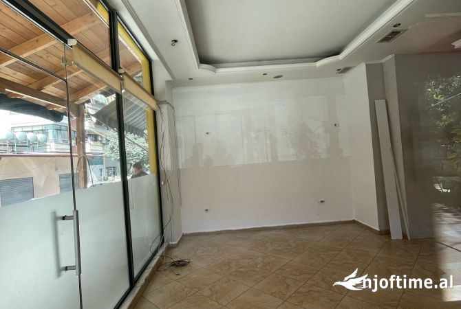 JEPET ME QERA  AMBJENT  80M2 500 EURO RRUGA E KAVAJES