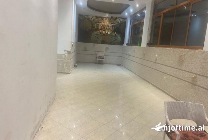 JEPET ME QERA AMBJENT BIZNESI 150M2 1000 EURO SELIT