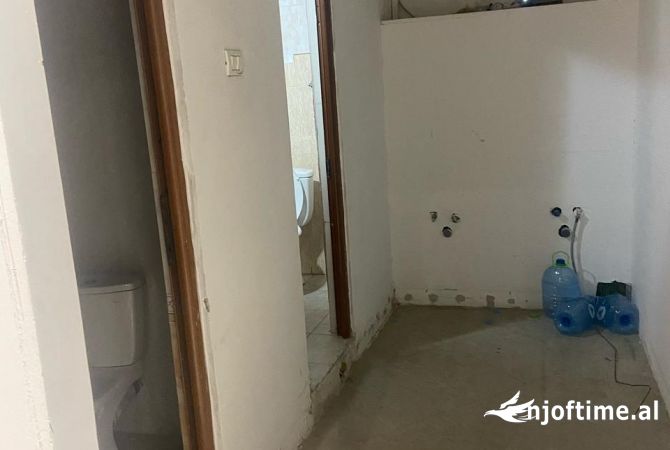 JEPET ME QERA AMBJENT BIZNESI 150M2 1000 EURO SELIT