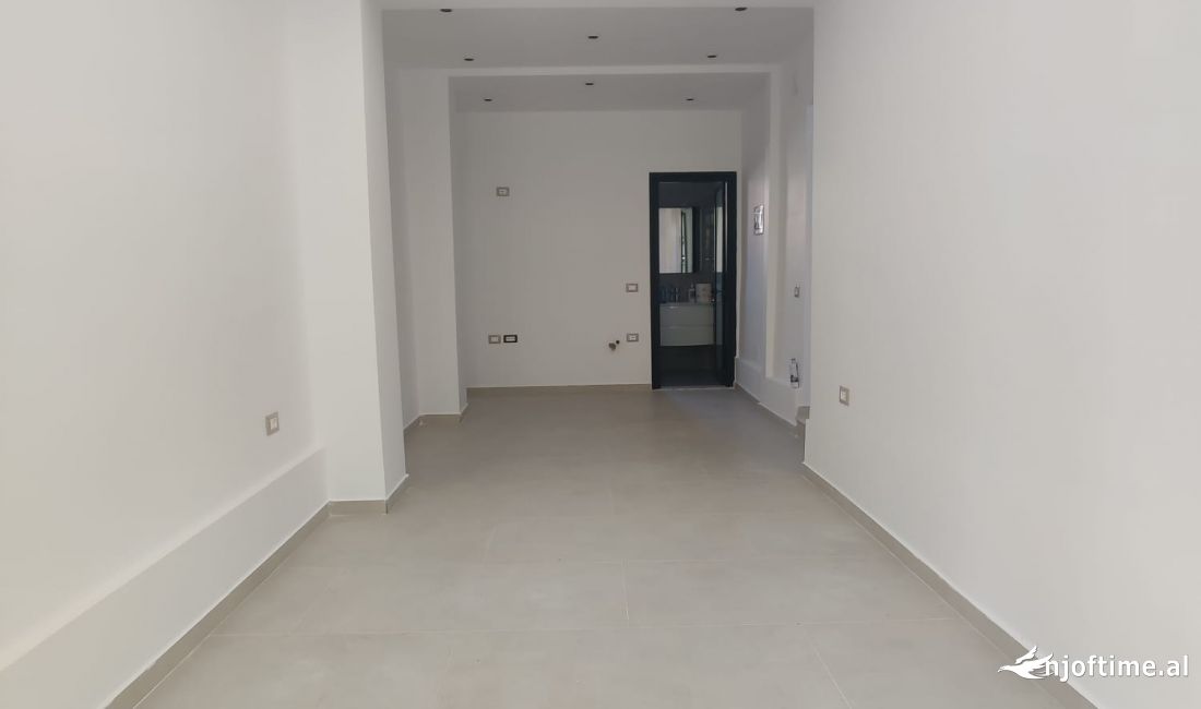 SHITET DYQAN 42M2 BUZE RRUGE 190000 EURO XHAMLLIKU