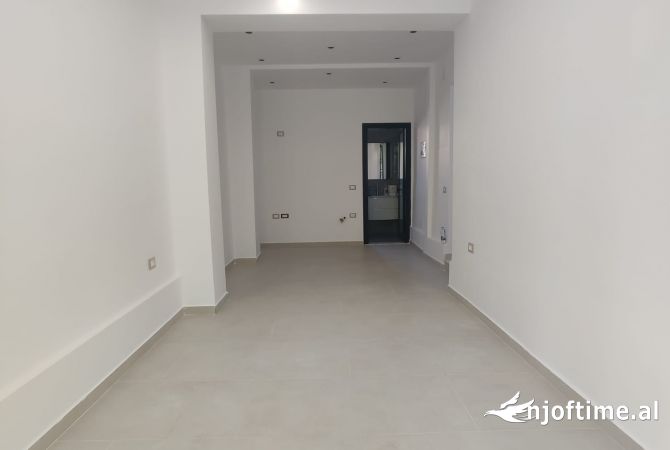 SHITET DYQAN 42M2 BUZE RRUGE 190000 EURO XHAMLLIKU