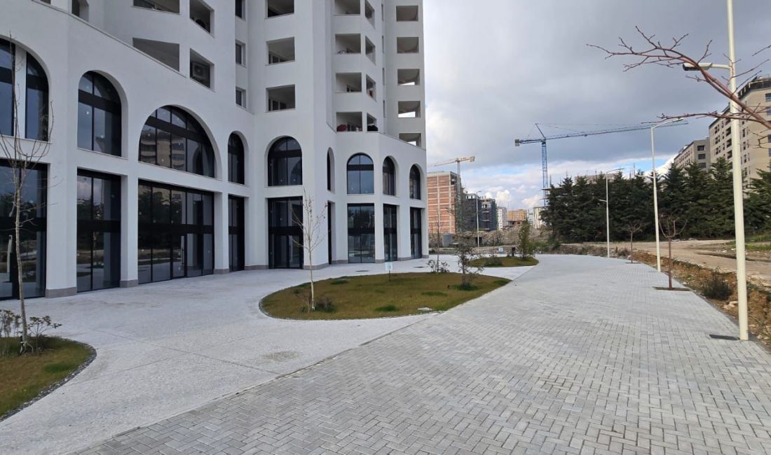 JEPET ME QERA AMBJENT BIZNESI 127M 1270 EURO ASTIR