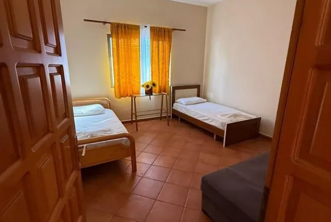 Shtepi me qera Apartament ne Tirane, 2+1, Mobilimi E mobiluar, Pagesa 45,000  Leke.