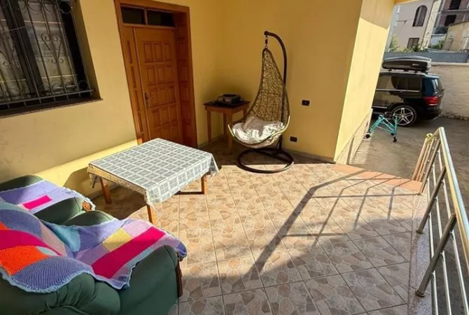 Shtepi me qera Apartament ne Tirane, 2+1, Mobilimi E mobiluar, Pagesa 45,000  Leke.