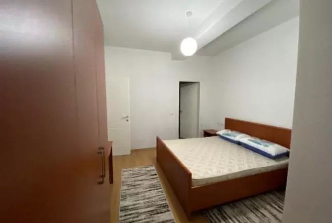 Shtepi me qera Apartament ne Tirane, 3+1, Mobilimi E mobiluar, Pagesa 65,000  Leke.