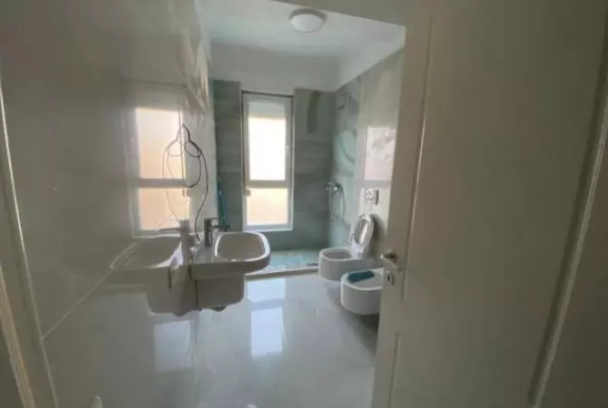 Shtepi me qera Apartament ne Tirane, 3+1, Mobilimi E mobiluar, Pagesa 65,000  Leke.