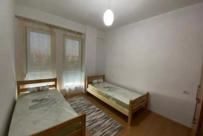 Shtepi me qera Apartament ne Tirane, 3+1, Mobilimi E mobiluar, Pagesa 65,000  Leke.