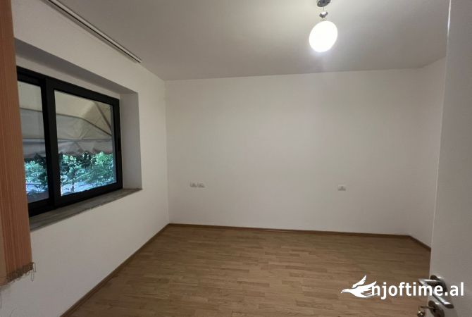 Business Property for Rent 3+1 in Tirana - 800 Euro