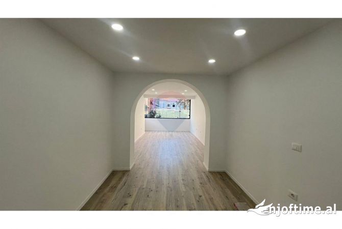 Ambiente Commerciale in Affitto 1+1 a Tirana - 700 Euro