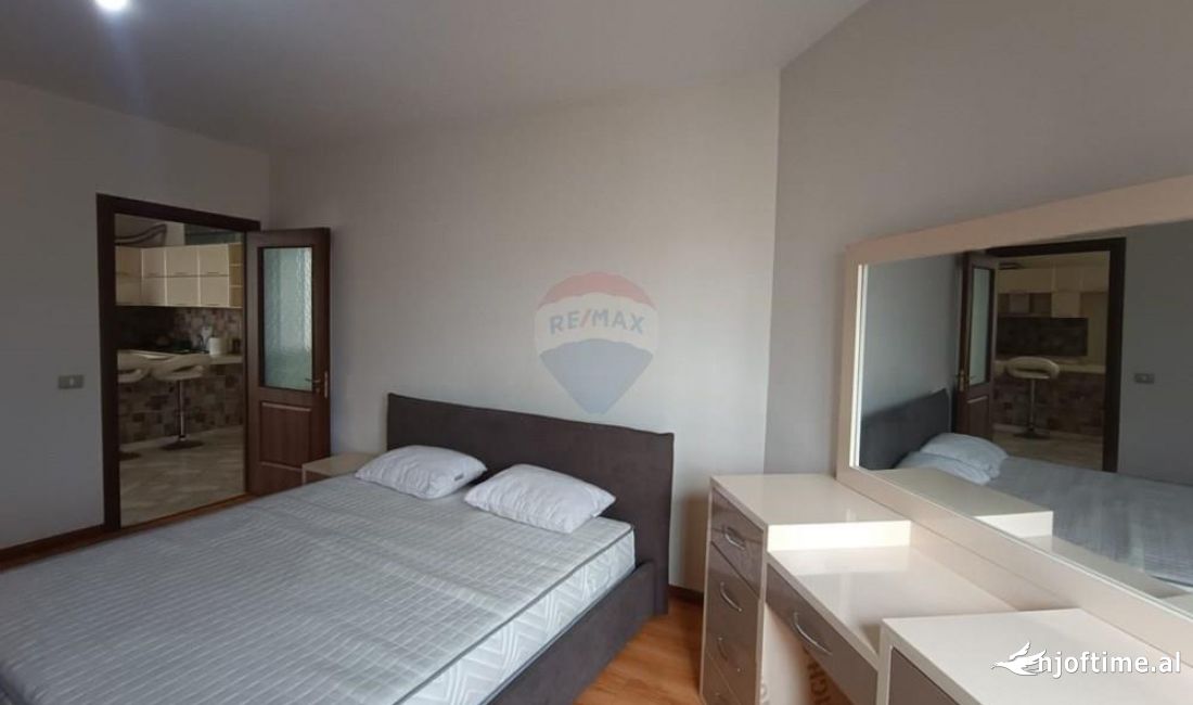 Shtepi me qera Apartament ne Tirane, 2+1, Mobilimi E mobiluar, Pagesa 700  Euro.