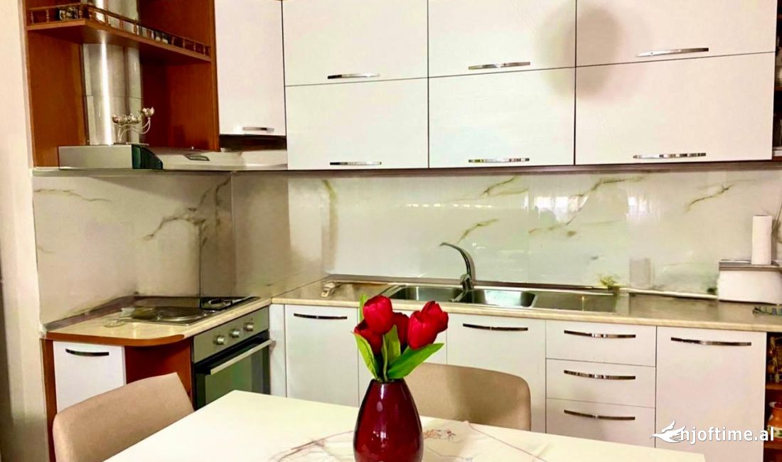 Shtepi me qera Apartament ne Tirane, 2+1, Mobilimi E mobiluar, Pagesa 50,000  Leke.