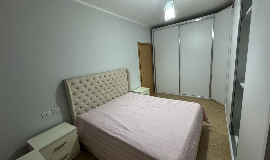 Shtepi me qera Apartament ne Tirane, 2+1, Mobilimi E mobiluar, Pagesa 500  Euro.