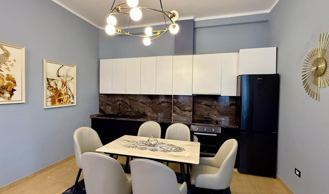 Shtepi ne shitje Apartament ne Tirane, 1+1, Mobilimi E mobiluar, Pagesa 87,000  Euro.