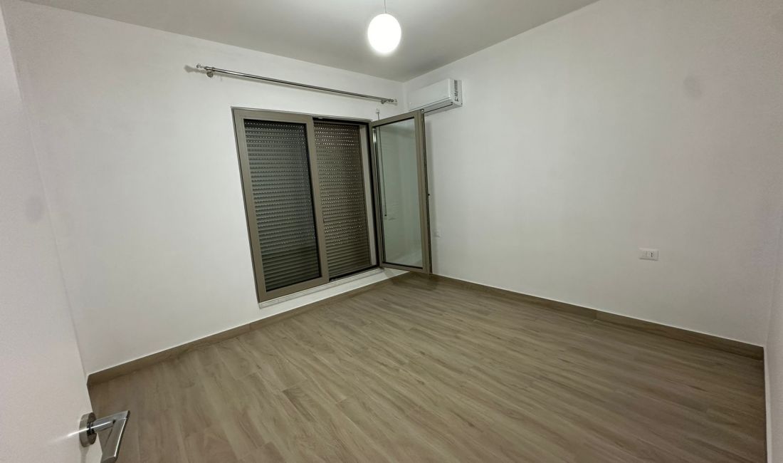 Shtepi me qera Apartament ne Tirane, 1+1, Mobilimi Bosh, pa mobiluar, Pagesa 700  Euro.