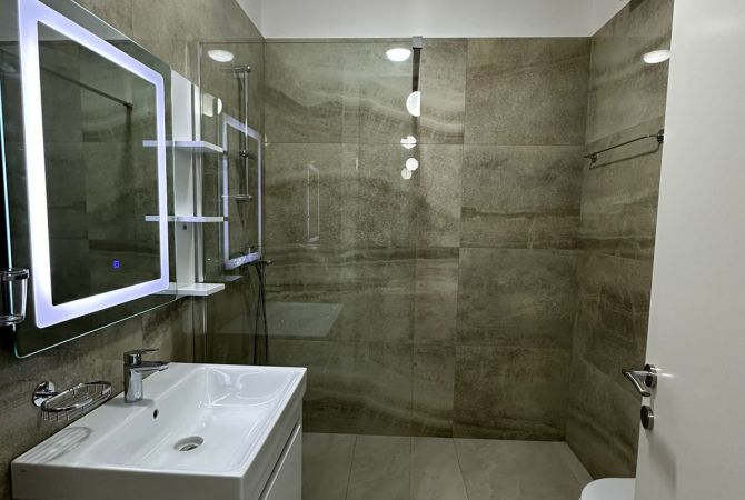 Shtepi me qera Apartament ne Tirane, 1+1, Mobilimi Bosh, pa mobiluar, Pagesa 700  Euro.