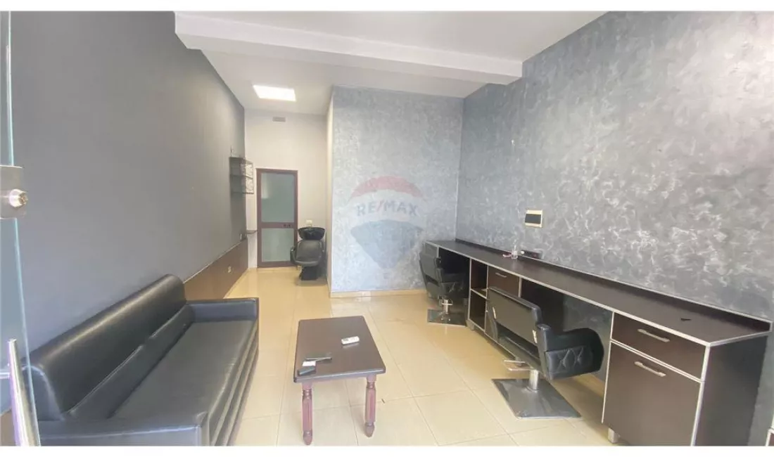 Ambient per qira tek Komuna e Parisit!