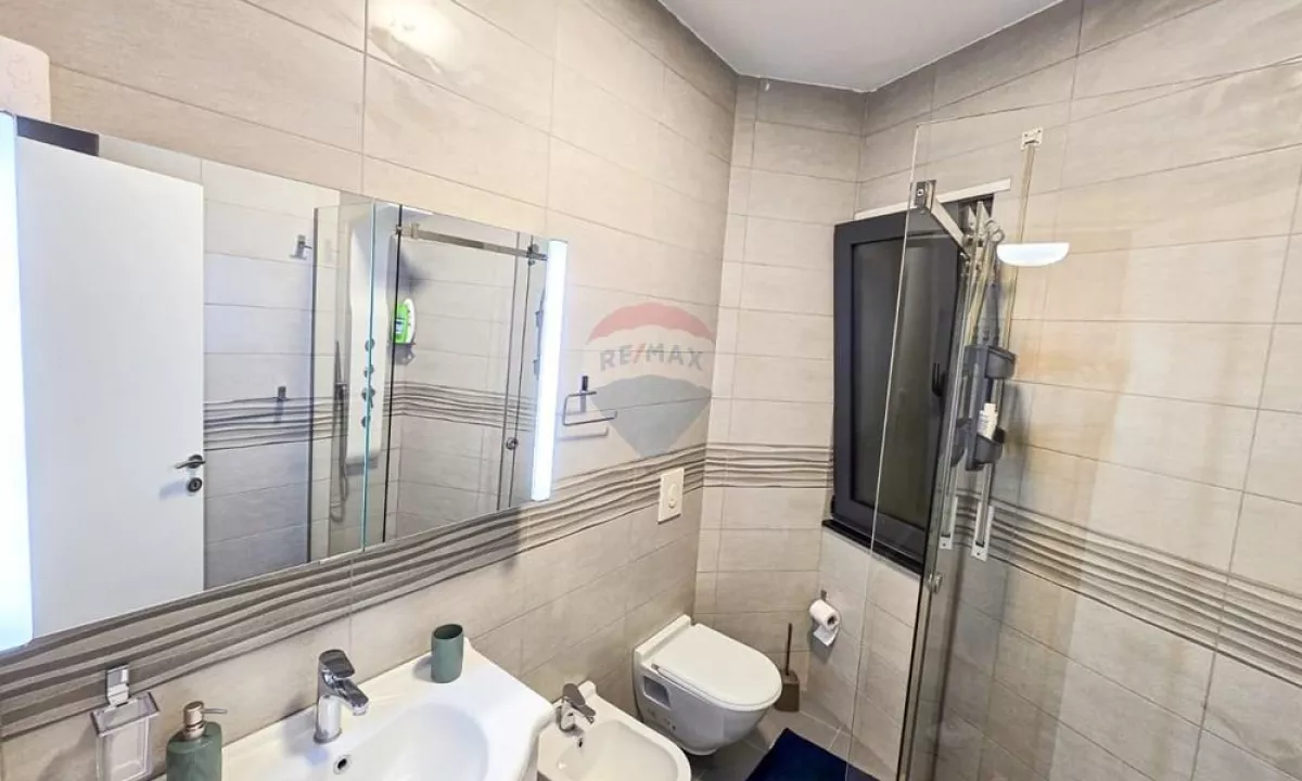 Shtepi me qera Apartament ne Tirane, 2+1, Mobilimi E mobiluar, Pagesa 800  Euro.