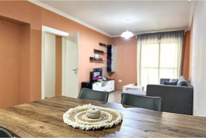 Shtepi me qera Apartament ne Tirane, 2+1, Mobilimi E mobiluar, Pagesa 600  Euro.