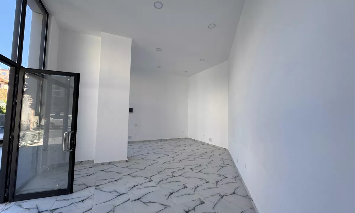 ambjent komercial me qira ne vasil shanto